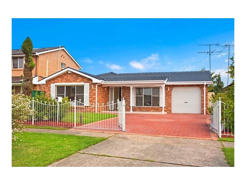 18 Lachlan Street, Bossley Park NSW 2176