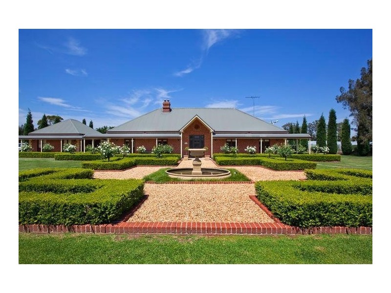 32 Lincoln Road, Cecil Park NSW 2178