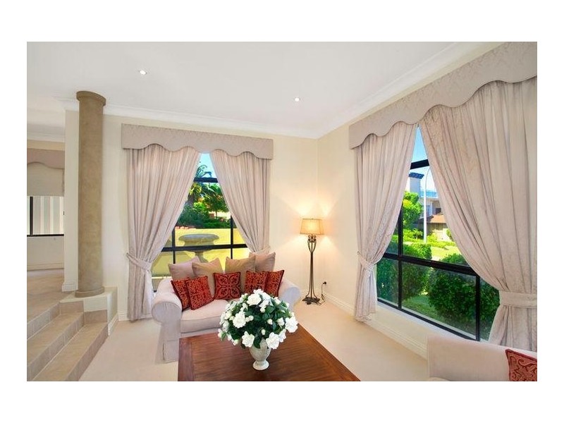 2 Hinder Close, Abbotsbury NSW 2176