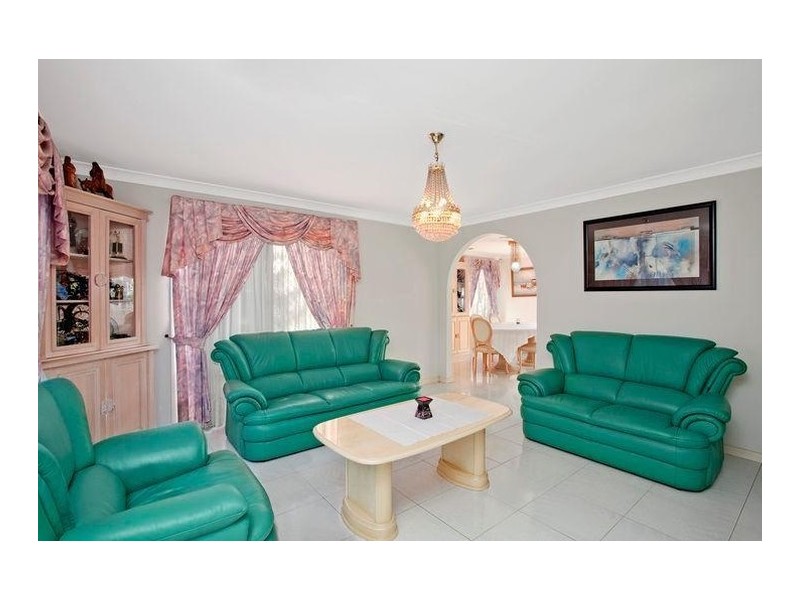 33 Mariner Crescent, Abbotsbury NSW 2176