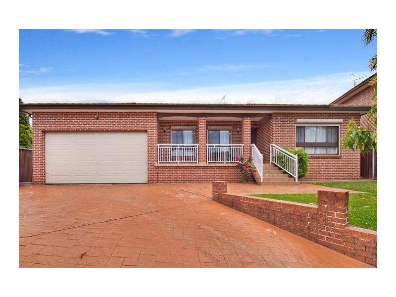 4 Yamba Place, Bossley Park NSW 2176