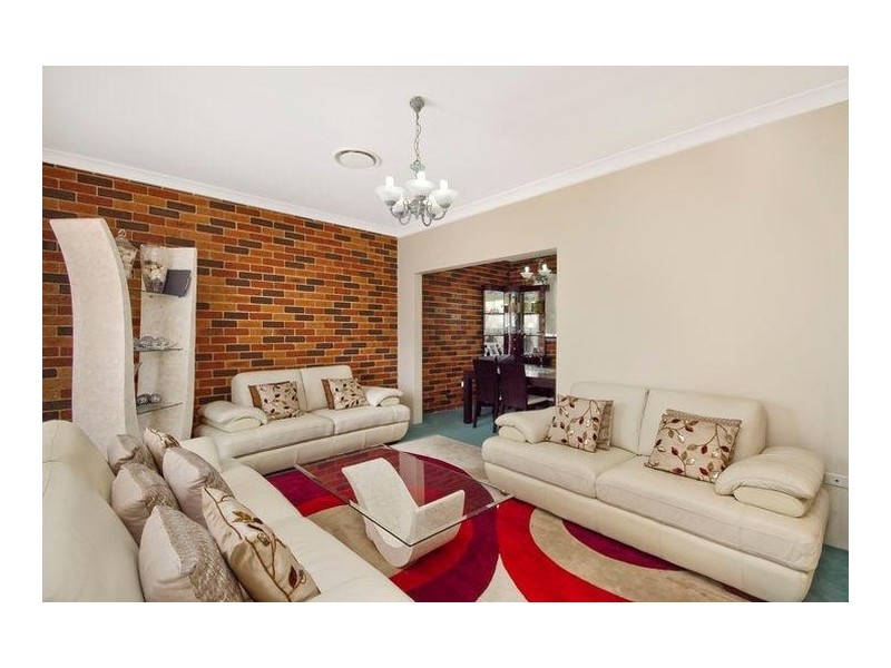 4 Yamba Place, Bossley Park NSW 2176