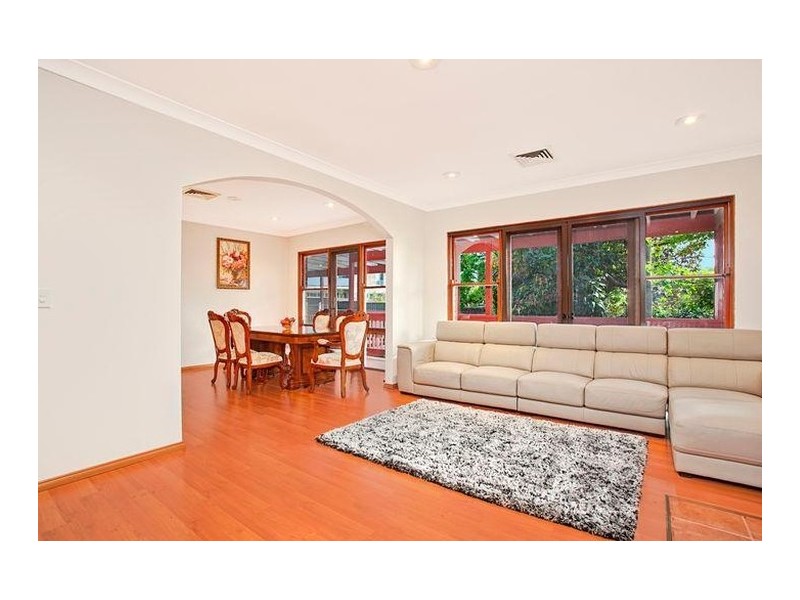 8 Ingleby Street, Oatlands NSW 2117