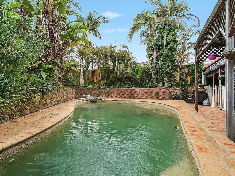 8 Comin Place, Abbotsbury NSW 2176