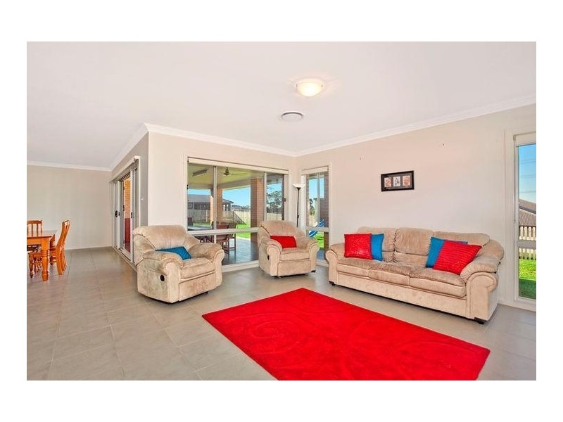 6 Pine Valley Crescent, Luddenham NSW 2745