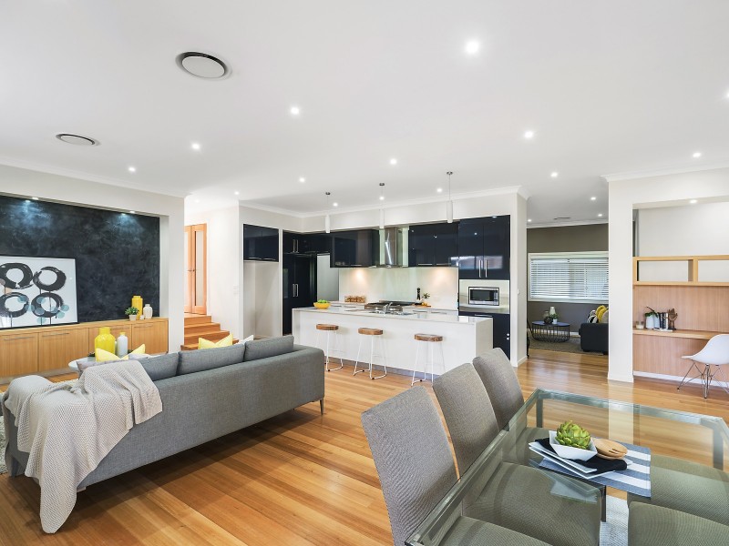 8 Maxwell Place, Abbotsbury NSW 2176