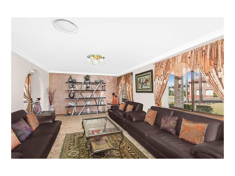 18 Boronia Road, Bossley Park NSW 2176