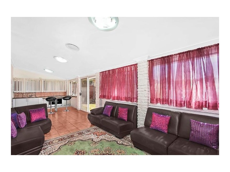 18 Boronia Road, Bossley Park NSW 2176