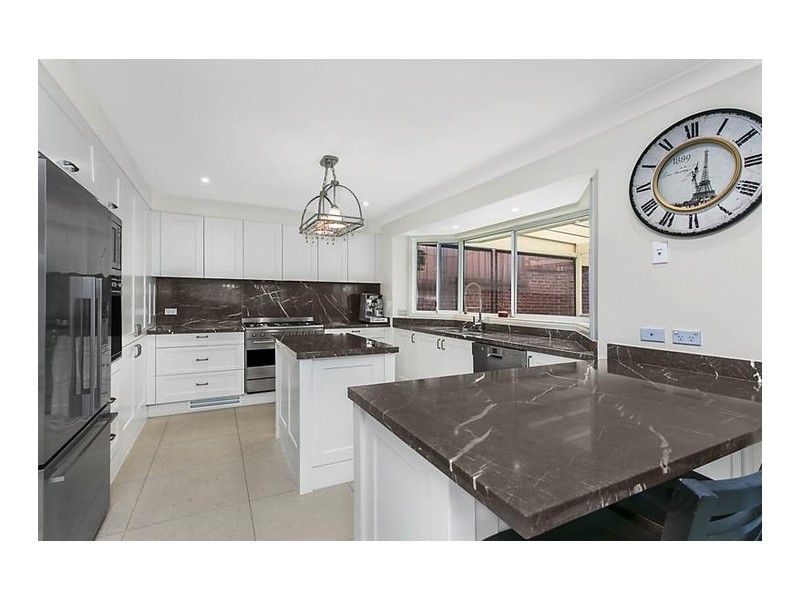 10 Bilpin Place, Bossley Park NSW 2176