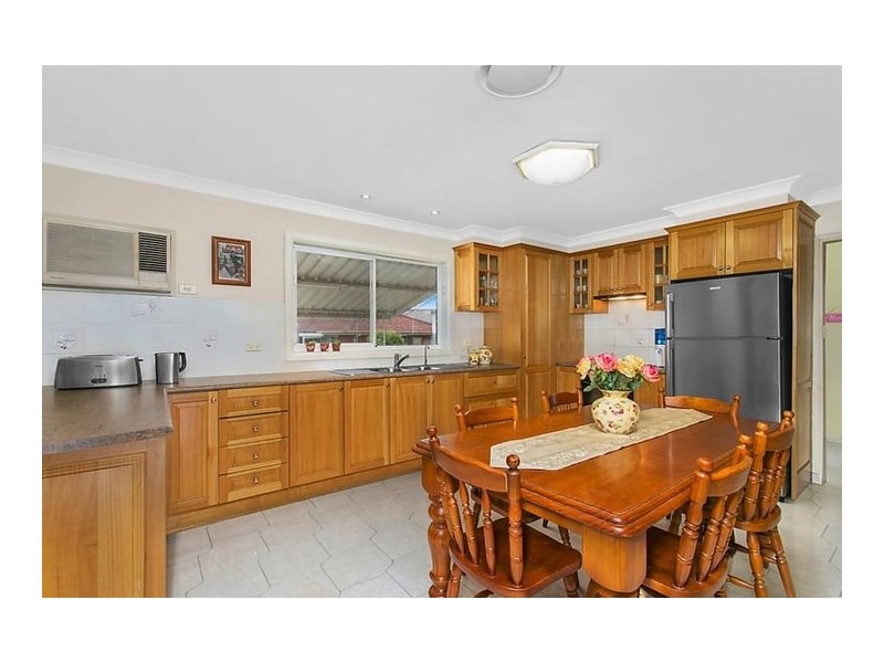 27 Beale Crescent, Fairfield West NSW 2165