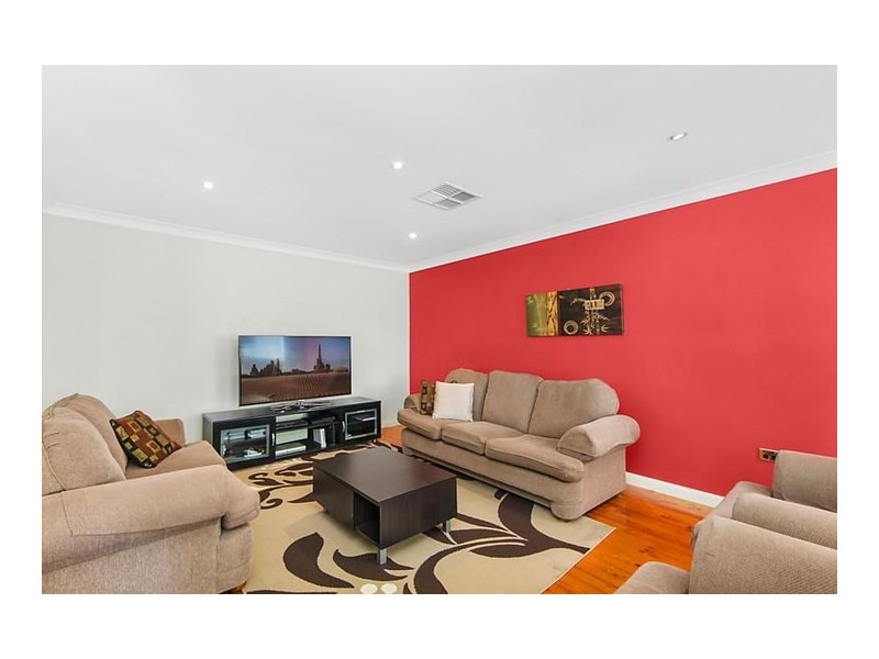 17 Canterbury Road, St Johns Park NSW 2176