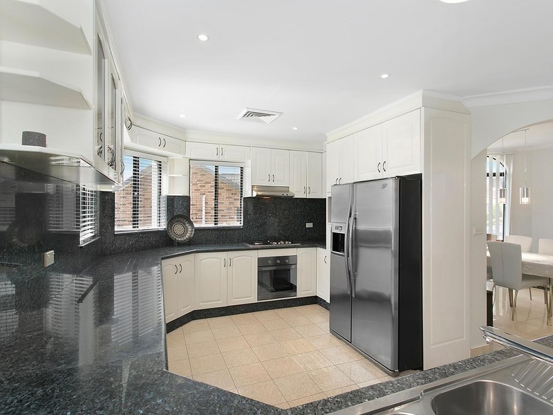 10 Nowland Place, Abbotsbury NSW 2176