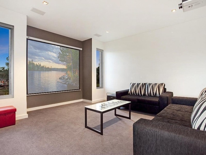 1 Pan Crescent, Greystanes NSW 2145