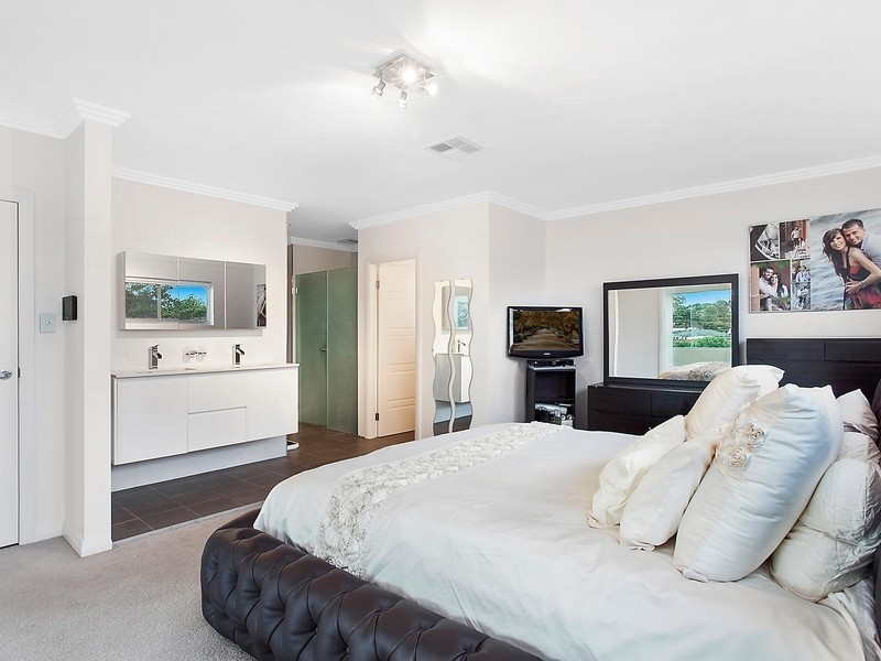 1 Pan Crescent, Greystanes NSW 2145
