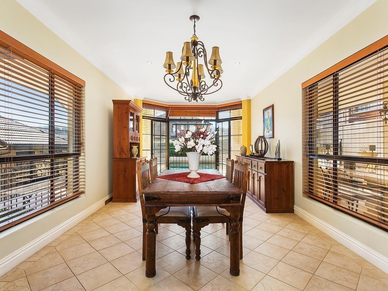 2 Hinder Close, Abbotsbury NSW 2176