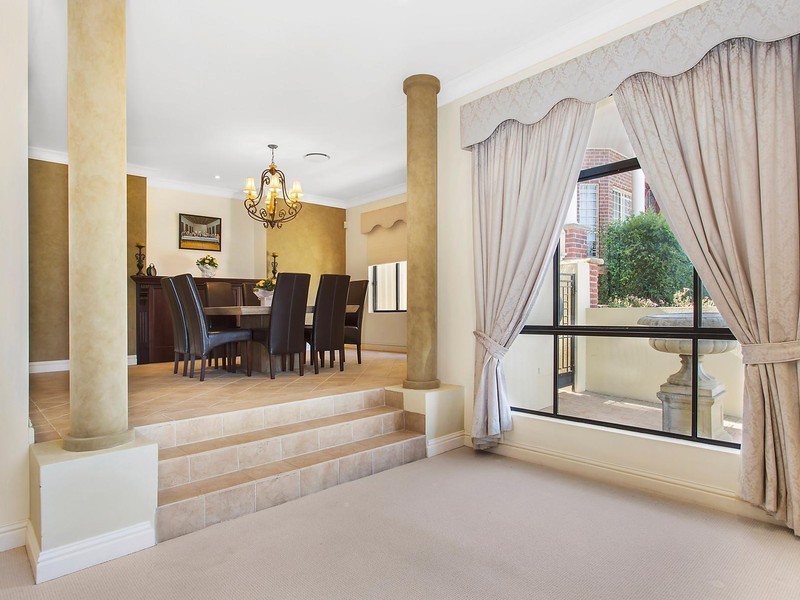 2 Hinder Close, Abbotsbury NSW 2176