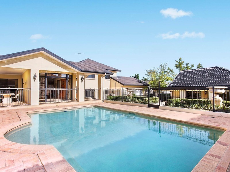 2 Hinder Close, Abbotsbury NSW 2176