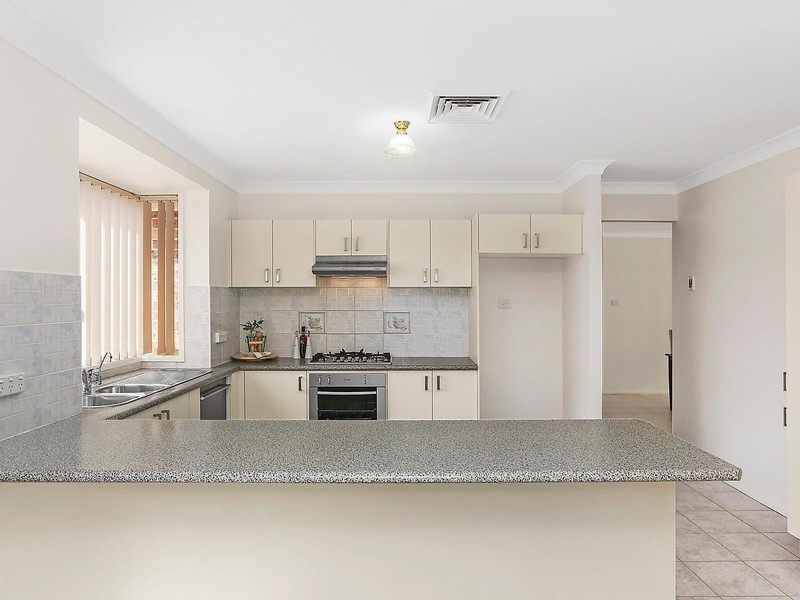 11 Woolgoolga Avenue, Hoxton Park NSW 2171
