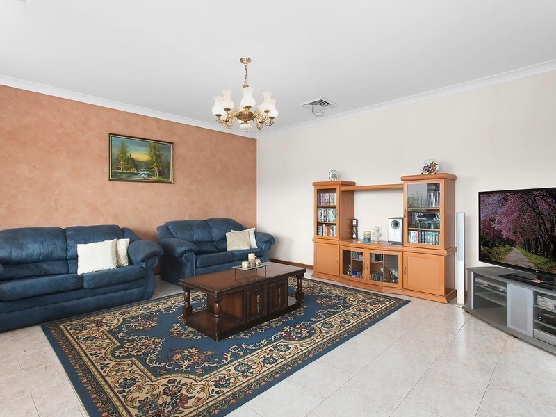 344 Edensor Road, Edensor Park NSW 2176