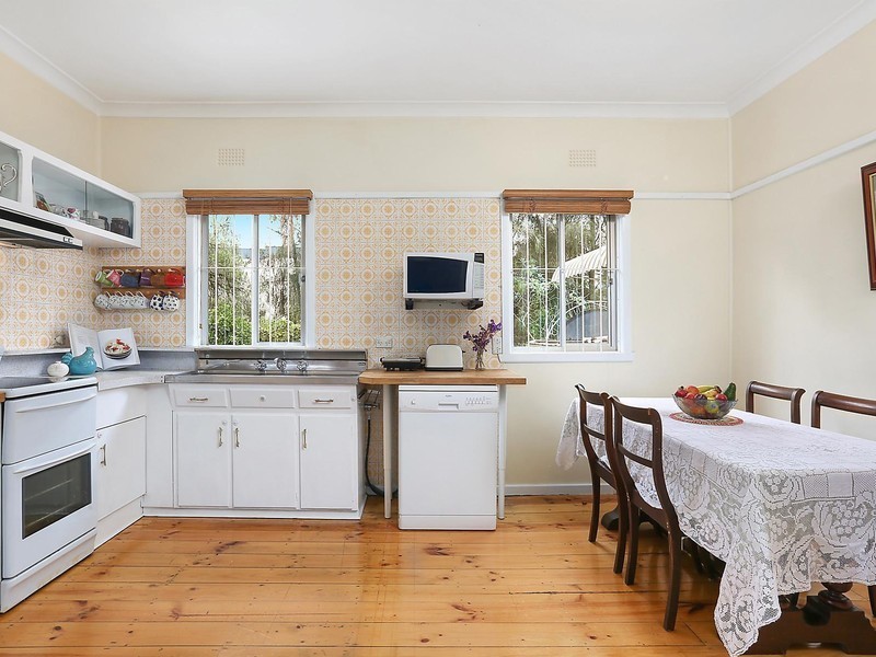 4 Robertson Avenue, Seven Hills NSW 2147