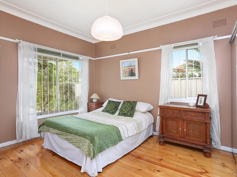 4 Robertson Avenue, Seven Hills NSW 2147