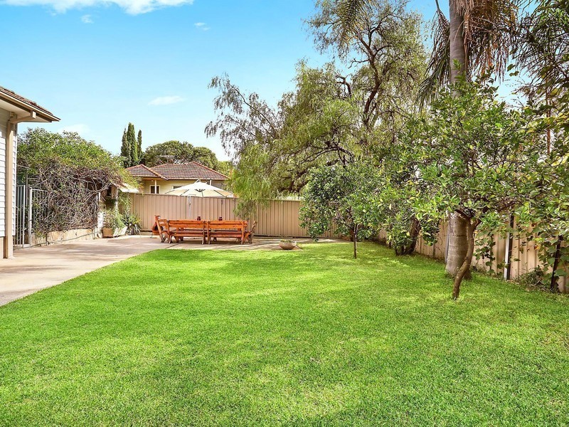 4 Robertson Avenue, Seven Hills NSW 2147