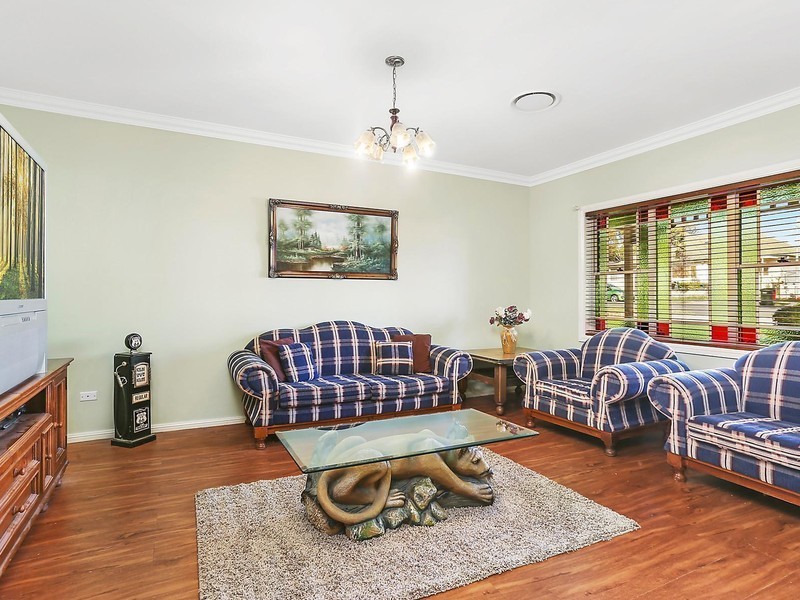 74 Oramzi Road, Girraween NSW 2145