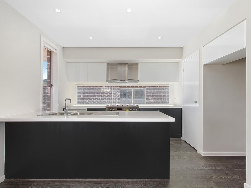 45 Rowe Drive, Potts Hill NSW 2143