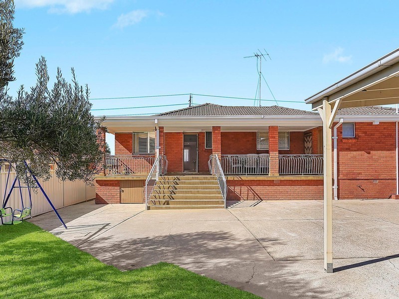 137 Humphries Road, St Johns Park NSW 2176