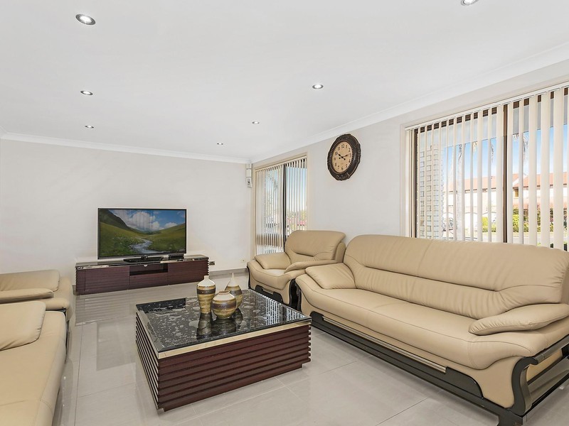 18 Boronia Road, Bossley Park NSW 2176