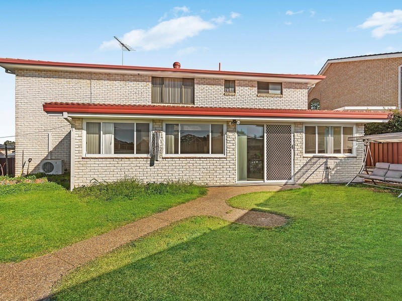 18 Boronia Road, Bossley Park NSW 2176