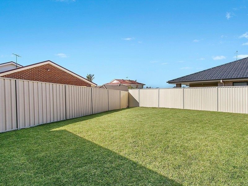 33 Pacific Palms Circuit, Hoxton Park NSW 2171