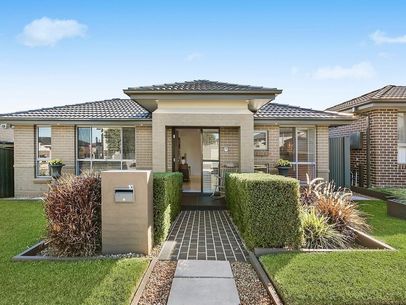 10 Charlie Street, Middleton Grange NSW 2171