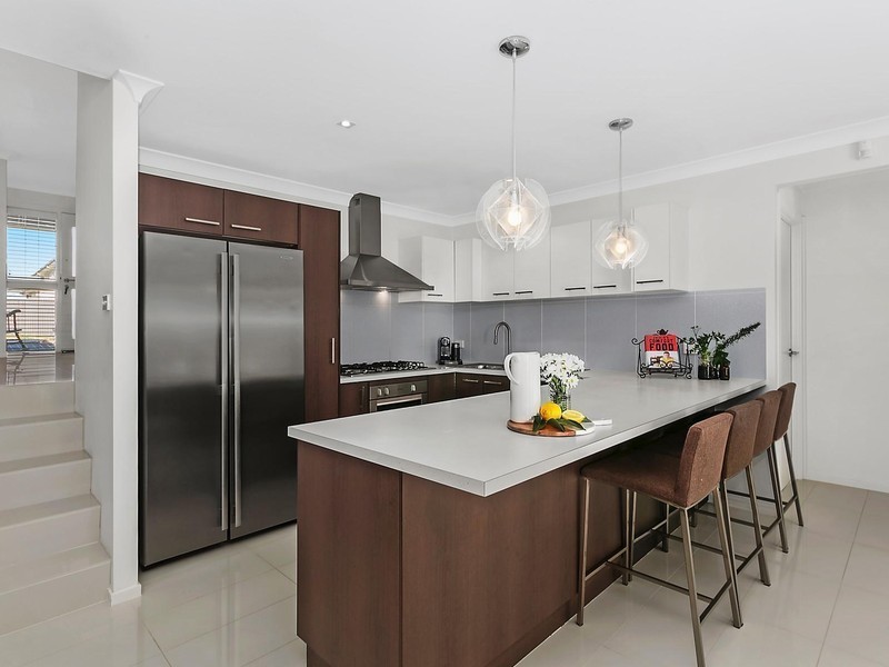 10 Charlie Street, Middleton Grange NSW 2171