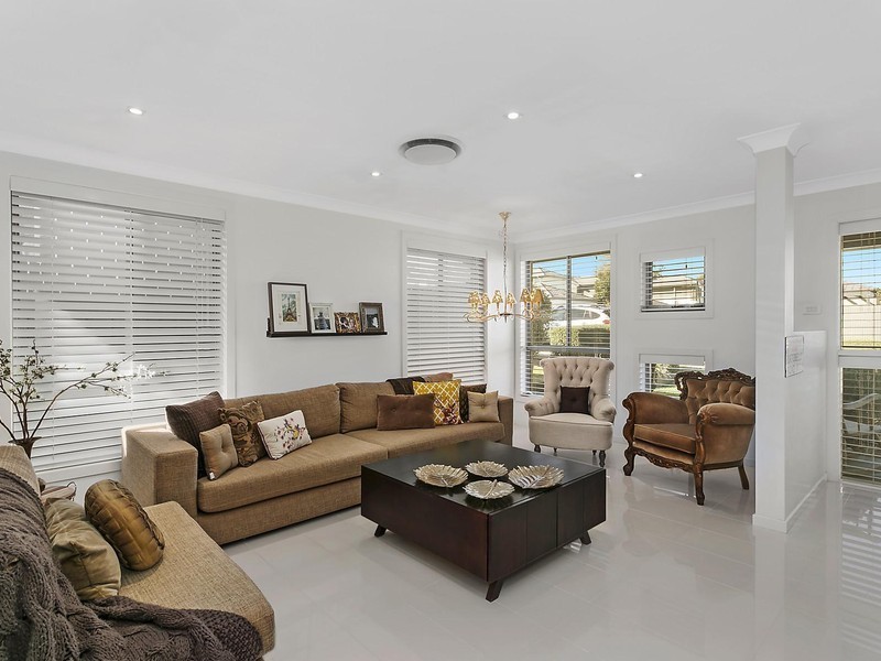 10 Charlie Street, Middleton Grange NSW 2171