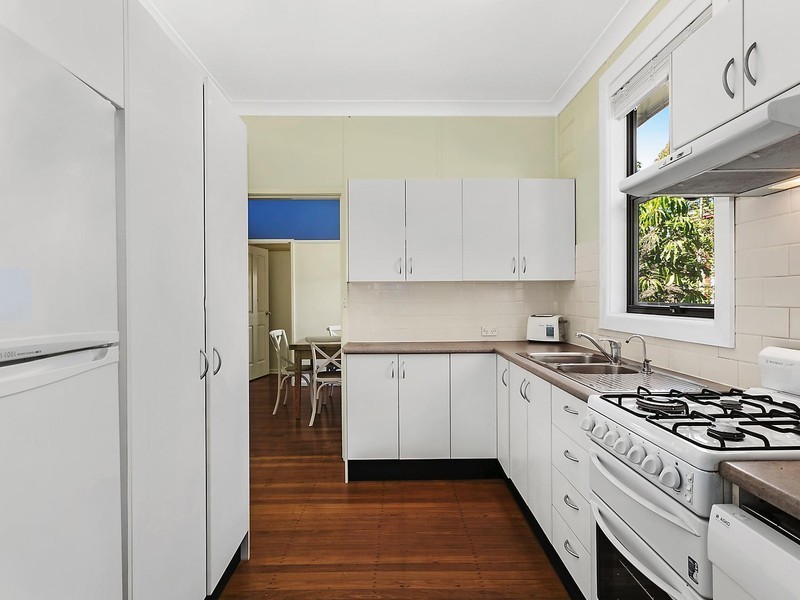 8 Pineleigh Road, Lalor Park NSW 2147