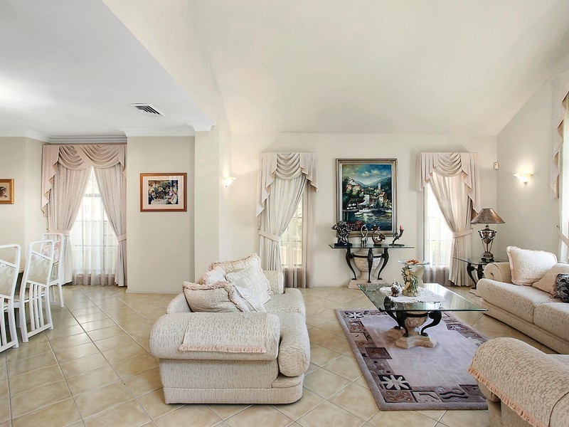 2 Helena Road, Cecil Hills NSW 2171