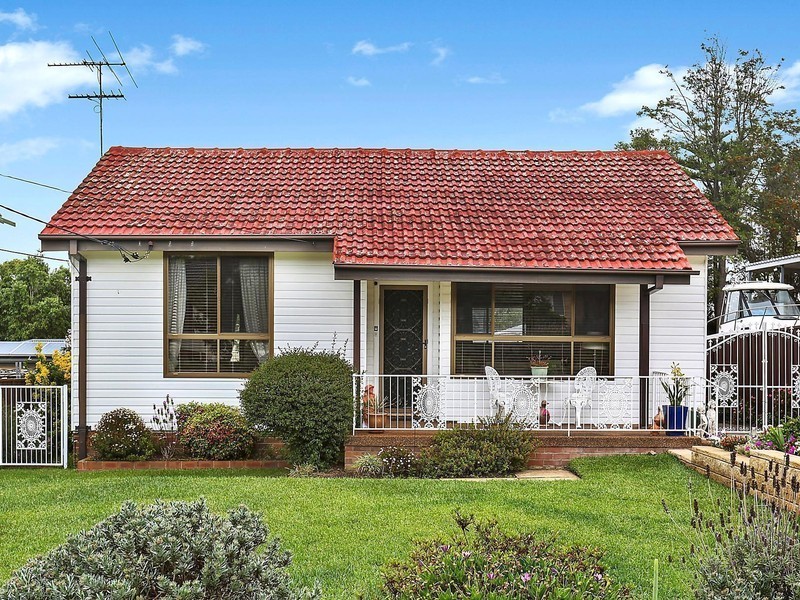 8 Moncrieff Road, Lalor Park NSW 2147