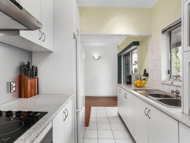 11 Loville Avenue, Seven Hills NSW 2147