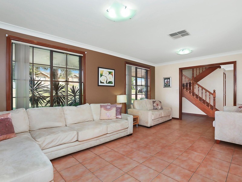8 Derwent Place, Bossley Park NSW 2176