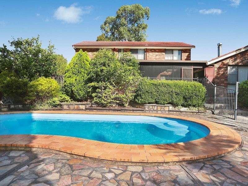 8 Derwent Place, Bossley Park NSW 2176