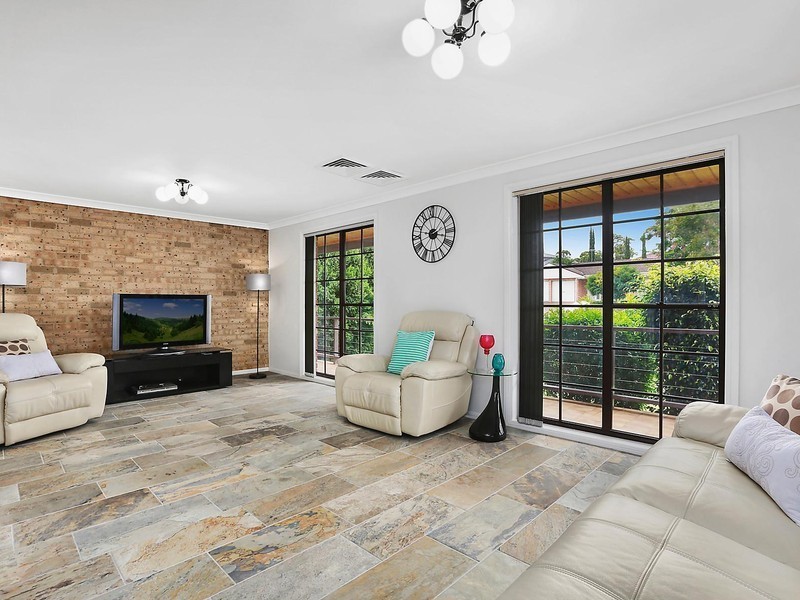 32 Garrison Road, Bossley Park NSW 2176