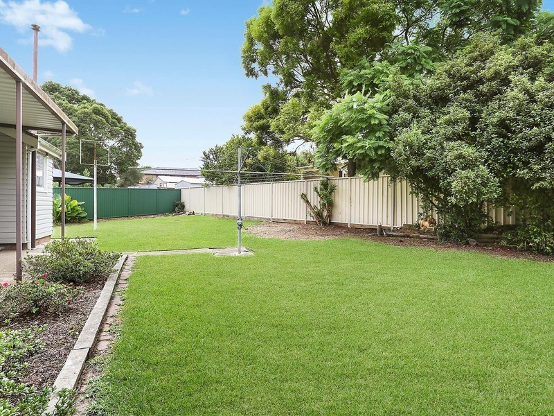 15 Andrews Avenue, Toongabbie NSW 2146
