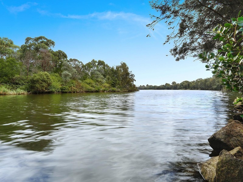 4 Riverside Road, Lansvale NSW 2166