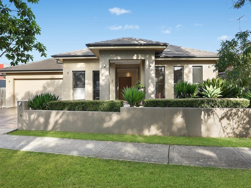 15 Hosking Avenue, West Hoxton NSW 2171