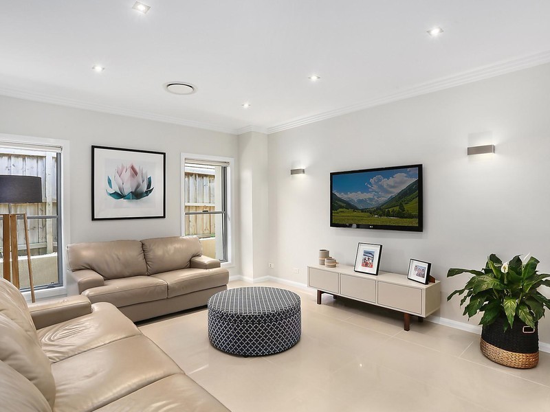 15 Hosking Avenue, West Hoxton NSW 2171