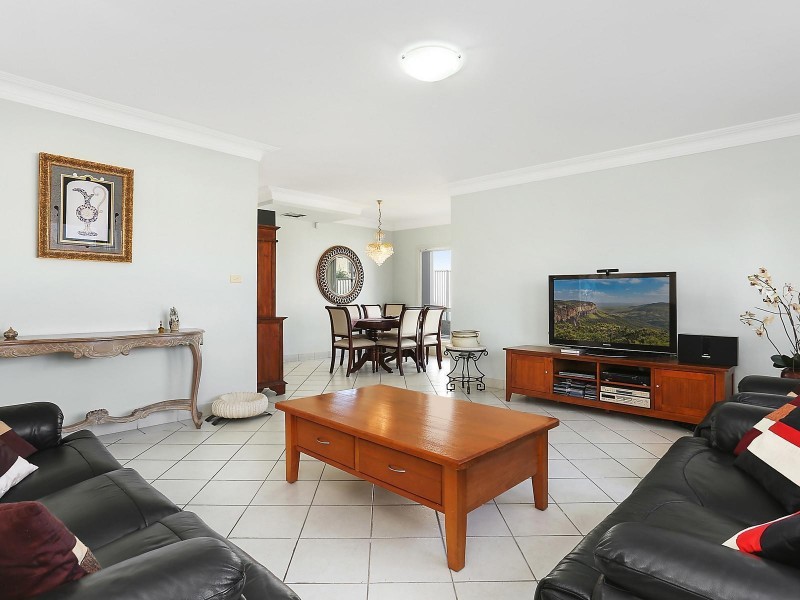 2 Kintyre Street, Cecil Hills NSW 2171