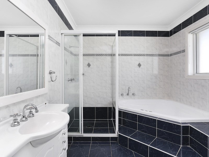 2 Kintyre Street, Cecil Hills NSW 2171