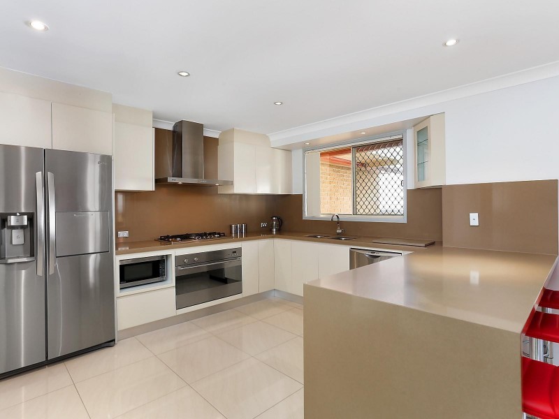 4 Redpa Close, West Hoxton NSW 2171