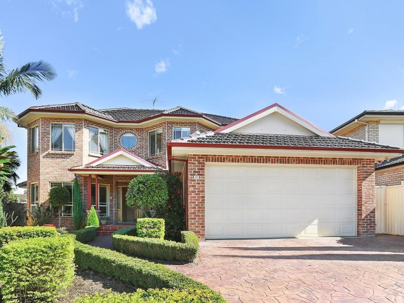 15 Jelena Close, Bossley Park NSW 2176